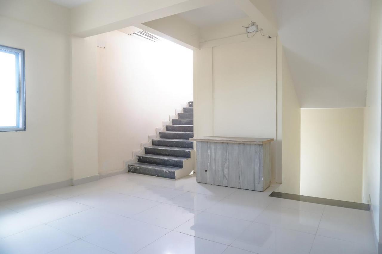 Oyo 81616 Omkar Executive Wagholi Экстерьер фото